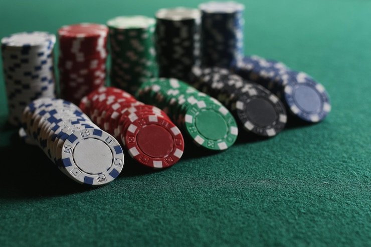 Tampilan permainan slot digital penuh warna dan animasi neon